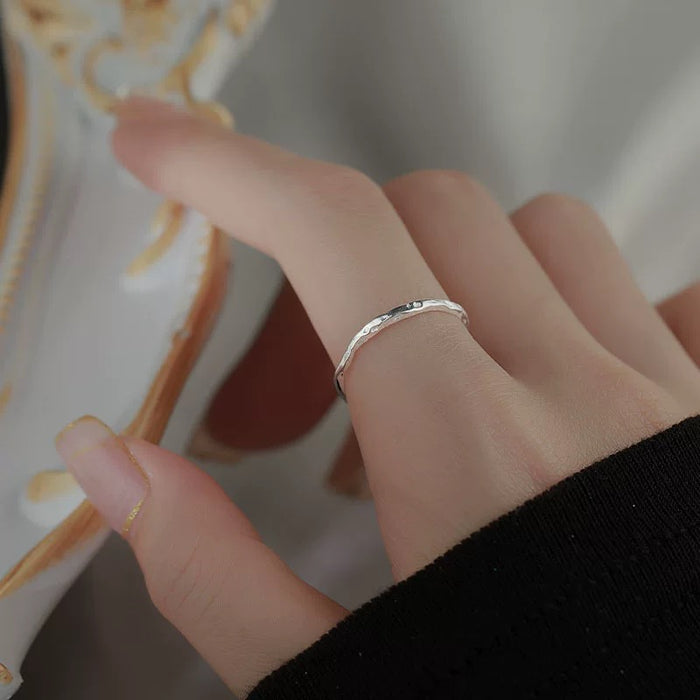 Minimalist Wavy Line Adjustable Ring – Silver Elegance