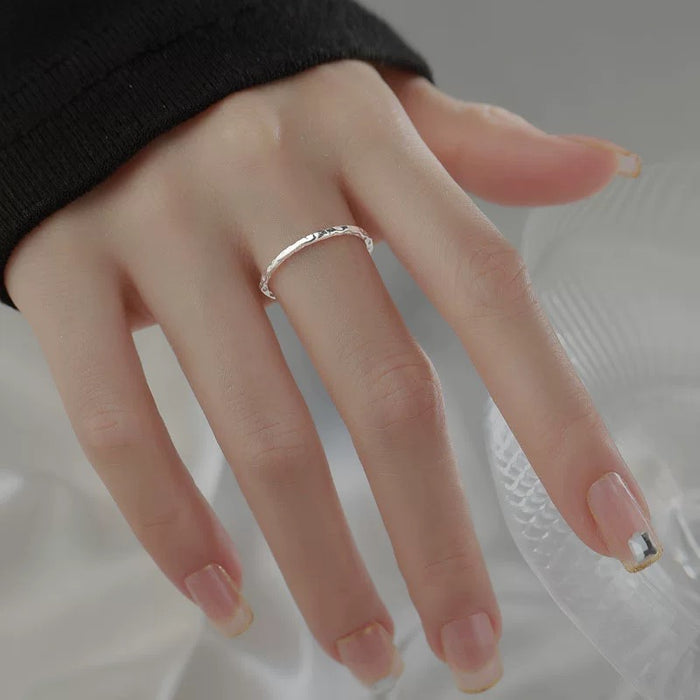 Minimalist Wavy Line Adjustable Ring – Silver Elegance