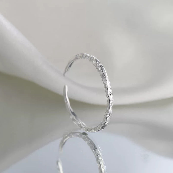 Minimalist Wavy Line Adjustable Ring – Silver Elegance