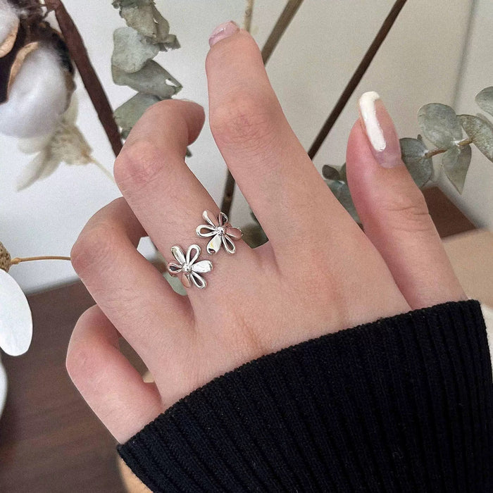 Double Daisy Open Ring – Playful Bloom in Silver