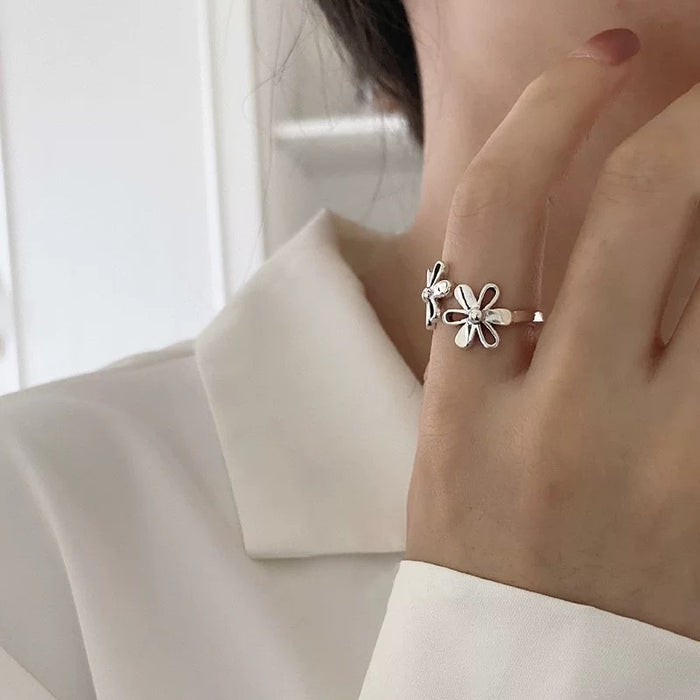 Double Daisy Open Ring – Playful Bloom in Silver