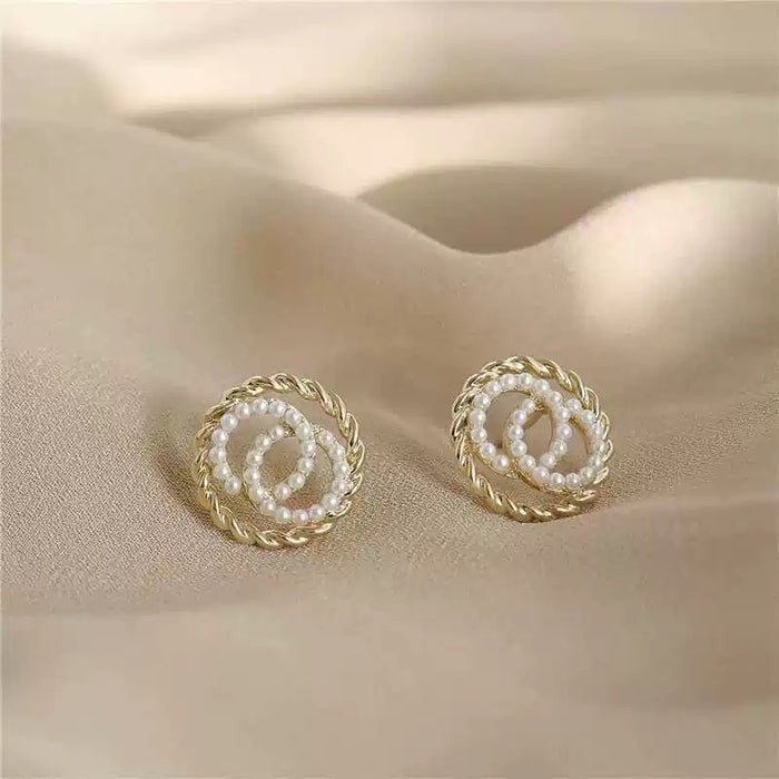 Elegant Round Pearl Stud Earrings – Gold-Tone Geometric Frame