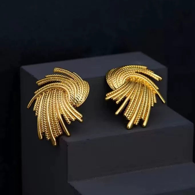 Textured Gold Swirl Stud Earrings – Retro Fan-Inspired Statement Design