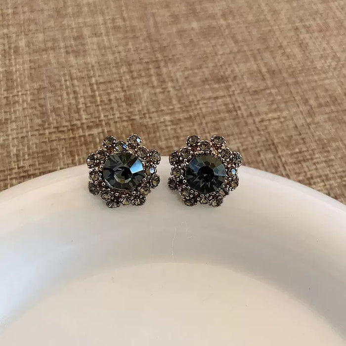 Vintage Green Crystal Stud Earrings – Floral Halo Rhinestone Design